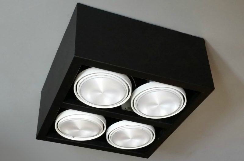 51. Kardan de 4 luces